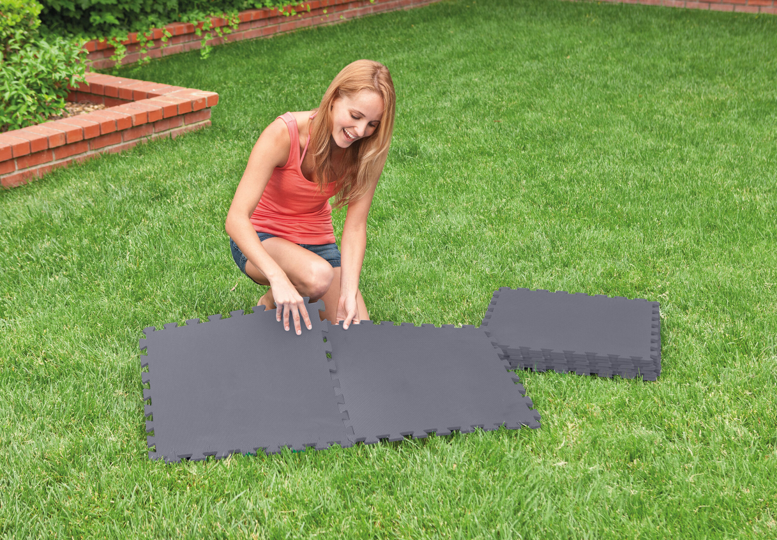 INTEX INTERLOCKING PADDED FLOOR PROTECTOR, SHRINK-WRAPPED W/INSERT 29084