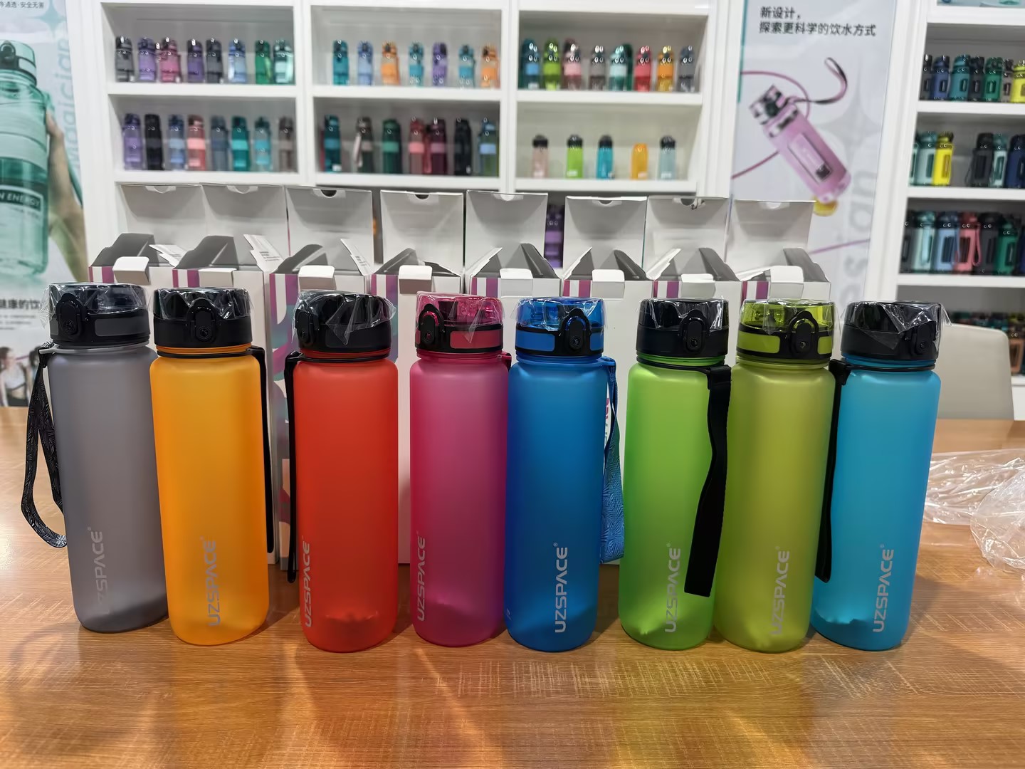 UZSPACE PLASTIC WATER BOTTLE 1000 ML 3038 - Image 4
